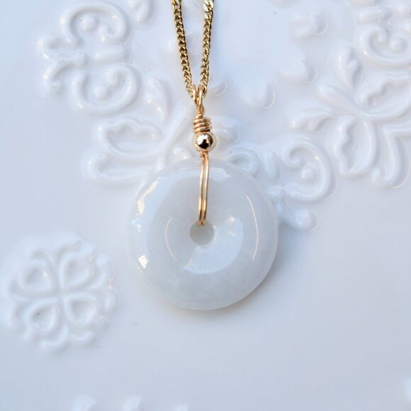 Jadeite Peace Buckle Necklace - Jade jewelry - Picture 6 of 9